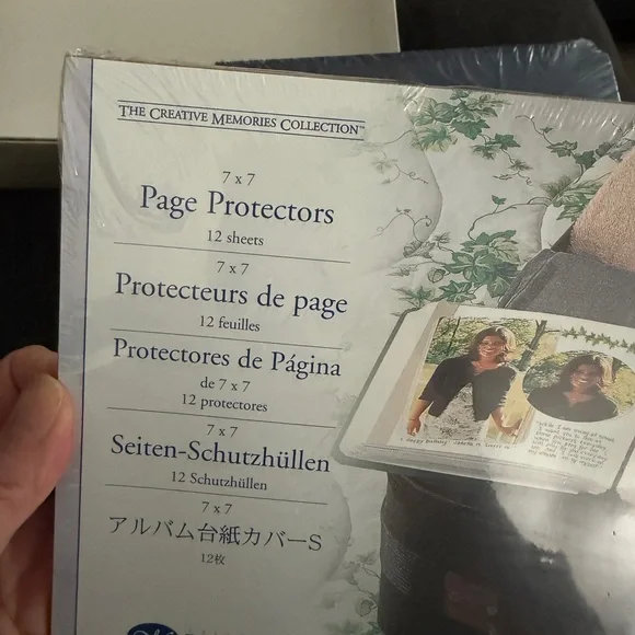 Creative Memories 7x7 Summer Scenes album with page protectors - Picture 3 of 3